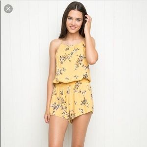 Brandy Melville floral yellow romper 💛🦖